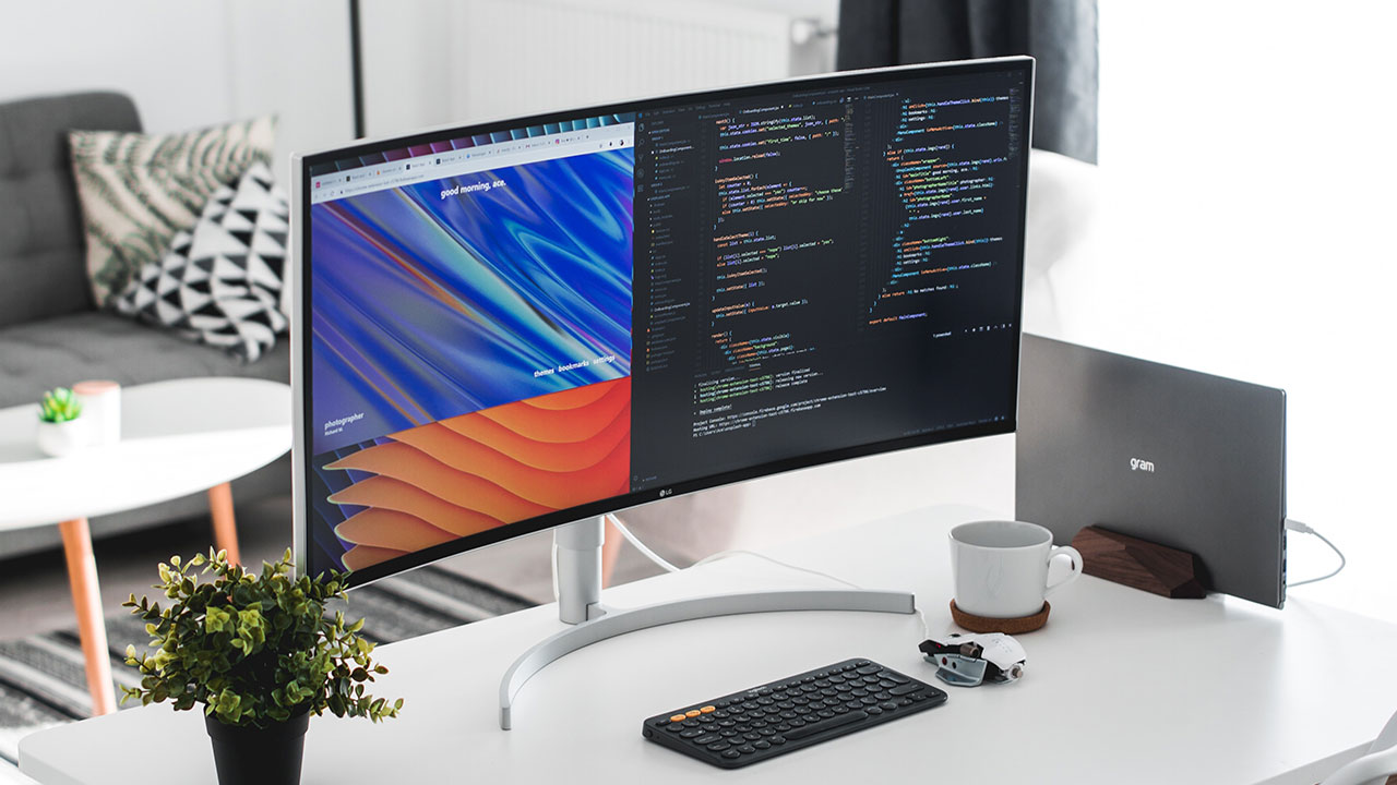 5 Essentials to Look for When You Hire a Freelance Web Designer Freelance web designer for hire workstation